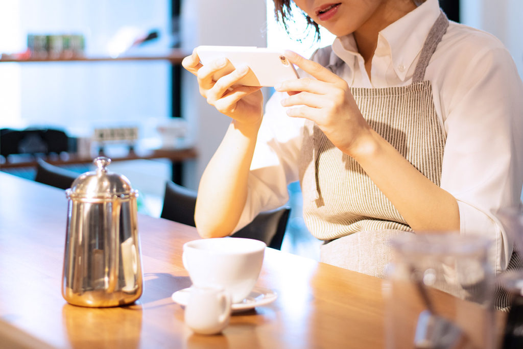 LINEを活用している風景