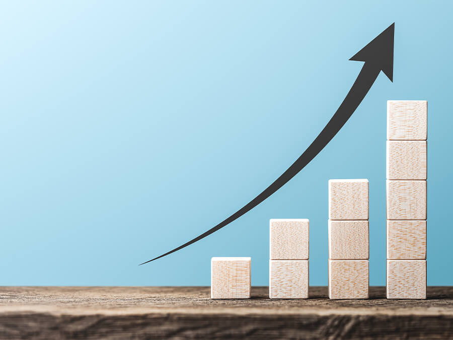 一段ずつ増える積み木と上昇矢印