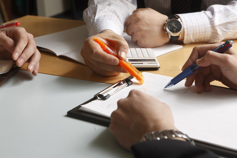 事業展開の計画策定から戦略立案、実行までの流れ